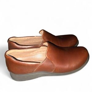 Women’s Unstructured by Clarks Tan Leather Slip-On Shoes